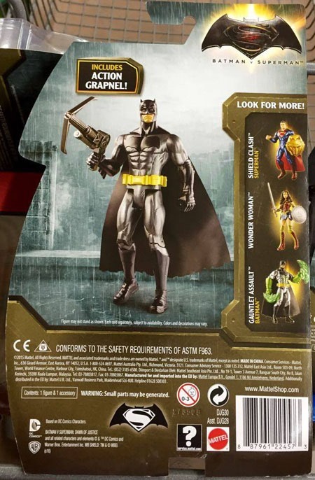 superman_v_batman_toys_grapnel_blast_batman_back