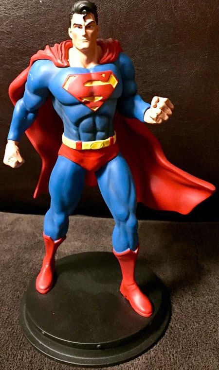 superman_icons_statue_01